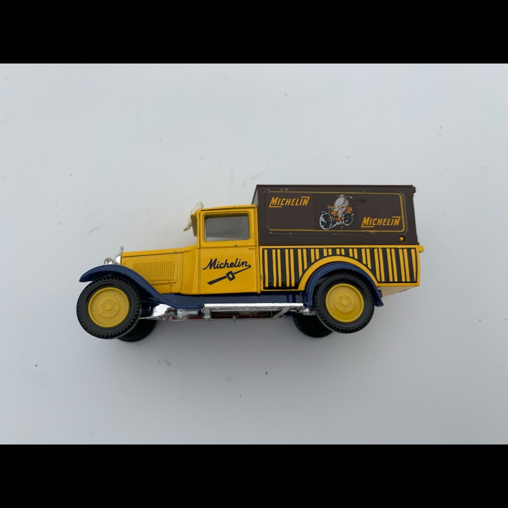 Solido Fourgon C4F Michelin Van 4407 - 1/43 Scale